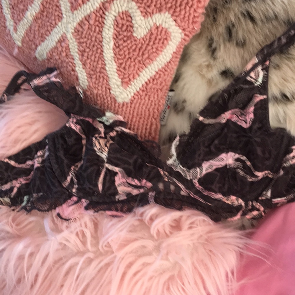 Victoria’s Secret pink bra